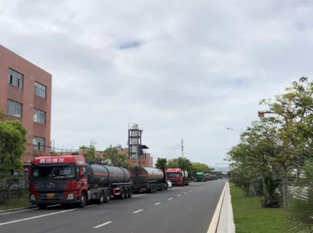 拒做“移動(dòng)炸彈”！化工園區(qū)危化品運(yùn)輸車輛該如何管控？